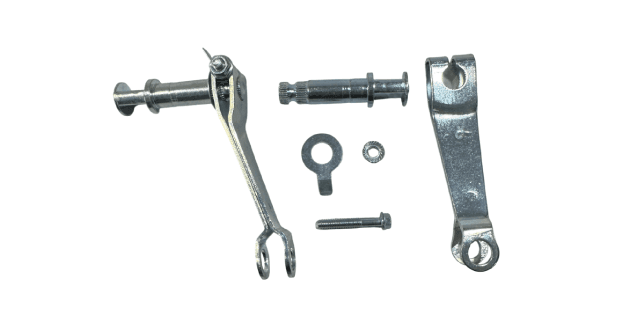 LEVA DE FRENO TRASERO CON EL EJE AKT CR4